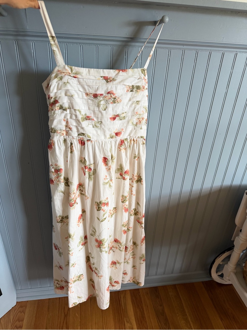 A&F smocked strawberry print  Emerson dress 🍓